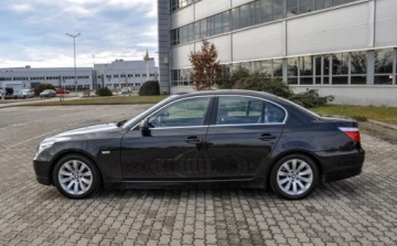 BMW Seria 5 E60 Sedan 3.0 530i 272KM 2007 BMW Seria 5 3,0 (272KM) 2007 r. Lift Skory Automat 3.0 Benzyna 272KM, zdjęcie 1