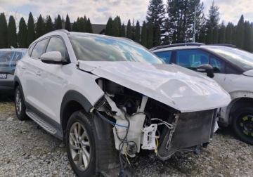 Hyundai Tucson III 2015 Hyundai Tucson 2015r, 1.7 CRDI. Uszkodzony przod. 1.7 Diesel 117KM