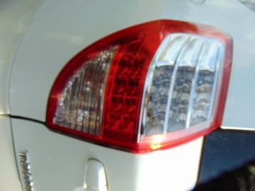 SVĚTLO LEVÝ ZADNÍ TOYOTA RAV4 III FACELIFT LED 10- KOMPLET