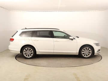 Volkswagen Passat B8 Variant 2.0 TDI BlueMotion SCR 190KM 2016 VW Passat 2.0 TDI, Serwis ASO, 187 KM, Navi, zdjęcie 5