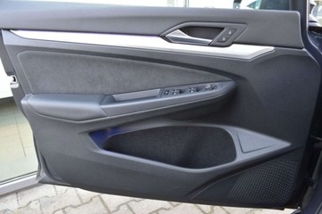 Volkswagen Golf VIII Variant 1.5 eTSI 150KM 2024 Volkswagen Golf SalonPL 1.5eTSI 150KM Variant DSG Pakiety ACC ALU17 Gwaran, zdjęcie 24