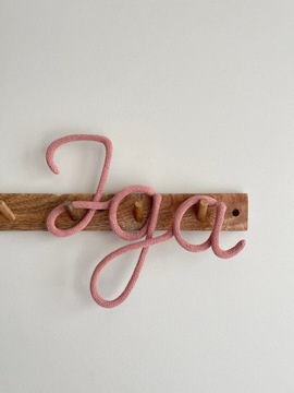 Любая надпись название детской комнаты, 3 буквы.