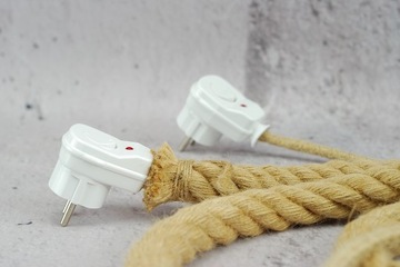 biała wtyczka z przełącznikiem loftowa loft retro