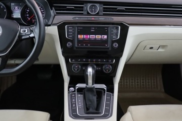 Volkswagen Passat B8 Variant 1.8 TSI BlueMotion Technology 180KM 2016 VW Passat 1.8 TSI, Salon Polska, Serwis ASO, zdjęcie 11