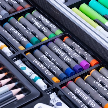 ZESTAW ARTYSTYCZNY PLASTYCZNY DO MALOWANIA KREDKI WALIZKA NIEBIESKI 144 EL