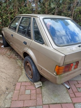 Ford Escort III Hatchback 1.6 XR3i 105KM 1984