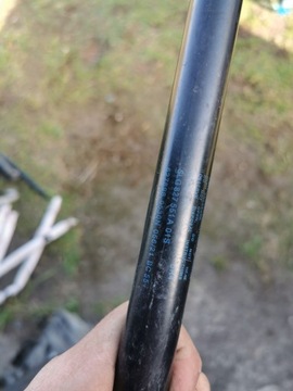 SKODA ENYAQ IV VZPĚRA/TLAKOVAČ KRYT KUFRU PRAVÝ 5LG827551A