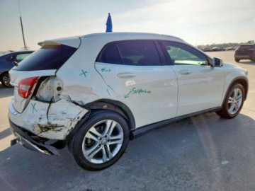 Mercedes GLA I 2017 Mercedes-Benz GLA 2017 MERCEDES-BENZ GLA 250 2.0 Benzyna 208KM, zdjęcie 3