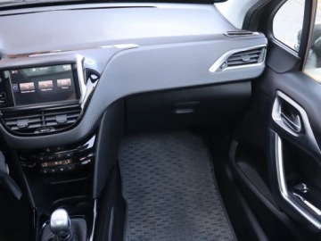 Peugeot 2008 I SUV Facelifting 1.2 PureTech 130KM 2016 Peugeot 2008 1.2 PureTech, Salon Polska, zdjęcie 7