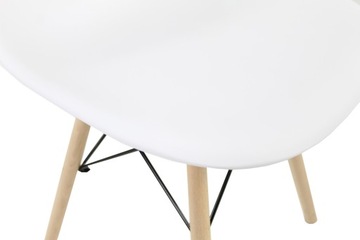 Комплект в скандинавском стиле из 4 стульев и стола.