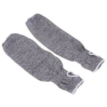 Нарукавники из специального материала.