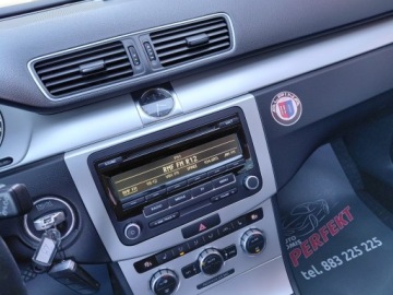 Volkswagen Passat B7 Variant 2.0 TDI CR DPF BlueMotion 140KM 2014 Volkswagen Passat Grzane fotele Klimatronik 2xPDC Alu Tempomat Hak 2.0, zdjęcie 19