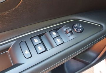 Peugeot 3008 II Crossover 1.2 PureTech 130KM 2019 Peugeot 3008 CrossWay Kamera Serwis GetHelp 1.2 Benzyna 130KM, zdjęcie 25