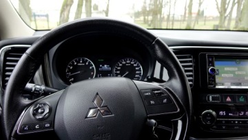 Mitsubishi Outlander III SUV Facelifting 2015 2.0 MIVEC 150KM 2016 outlander.. Kamera.. Ledy .. Nawigacja.. 2 x Koła .. 2 x PDC .. Klimatronik, zdjęcie 15