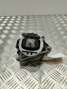 BMW 4 F32 F33 2017 PRAVÁ STRANA DRŽÁK / DRŽÁKY MOTORU