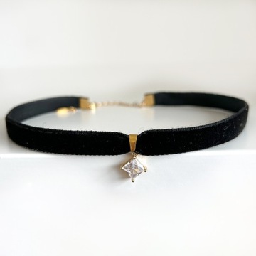 Choker na szyję aksamitka czarny glamour naszyjnik złoty cyrkonia