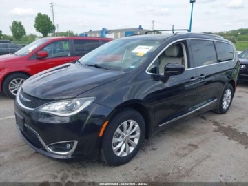 Chrysler Pacifica II 2019 Chrysler Pacifica Touring L 2019 3.6l 3.6 Benzyna 287KM, zdjęcie 1