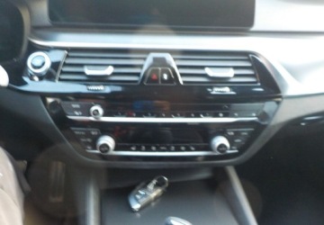 BMW Seria 5 G30-G31 2022 BMW Seria 5 Plug-in Okazja 2.0 Hybryda Plug-in 190KM, zdjęcie 25