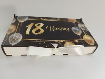 PAMIĄTKA URODZIN OSIEMNASTKA PUDEŁKO NA PIENIĄDZE PREZENT 18