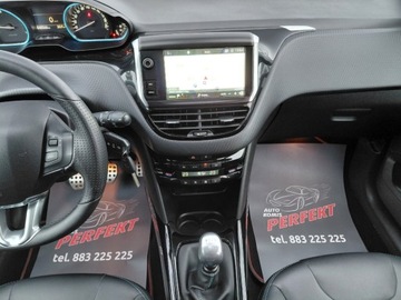 Peugeot 2008 I SUV Facelifting 1.2 PureTech 110KM 2019 Peugeot 2008 Kamera Panorama Alu PDC Sensor 1.2 Benzyna 110KM, zdjęcie 20