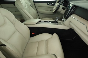 Volvo XC60 II Crossover D4 190KM 2017 Volvo XC60 D4 AWD, Salon Polska, Serwis ASO, zdjęcie 6