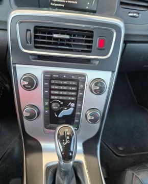 Volvo V60 I Kombi Facelifting 2.0 D3 DRIVE-E 150KM 2016 Volvo V60 Przeglad I ubezpieczenie na Rok. 2.0 Diesel 150KM, zdjęcie 7