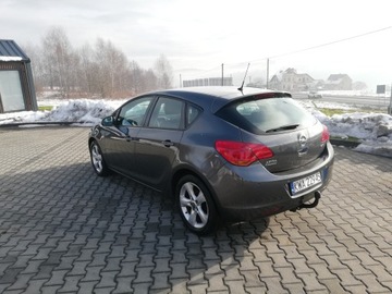 Opel Astra J Hatchback 5d 1.7 CDTI ECOTEC 110KM 2010 Opel Astra J 1.7 ECO TECH 110 PS, zdjęcie 4