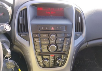 Opel Astra J GTC 1.4 Turbo ECOTEC 120KM 2017 Opel Astra 2017r, SALON POLSKA, 1.4 Benzyna. Uszkodzony prawy bok. Jezdzi., zdjęcie 12