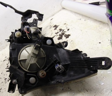 SVĚTLO PRAVÁ PŘEDNÍ MITSUBISHI GRANDIS EVROPA