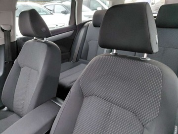 Volkswagen Passat B7 Variant 2.0 TDI CR DPF BlueMotion 140KM 2014 Volkswagen Passat Grzane fotele Klimatronik 2xPDC Alu Tempomat Hak 2.0, zdjęcie 10