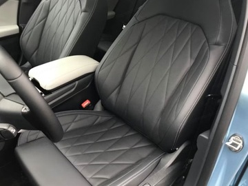 Ford Explorer VI SUV Electric 77kWh 286KM 2025 Od ręki - Premium 77kWh RWD 286KM / Hak, zdjęcie 4