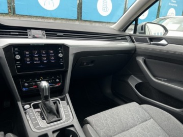 Volkswagen Passat B8 Variant Facelifting 2.0 TDI SCR 150KM 2023 Volkswagen Passat |Podgrzewana Kierownica| Masaż|, zdjęcie 19