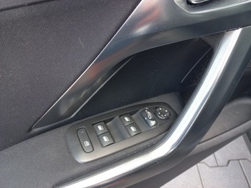 Peugeot 2008 I SUV Facelifting 1.2 PureTech 110KM 2018 Peugeot 2008 Automat Klimatronik Nawigacja 1.2 Benzyna 110KM, zdjęcie 8