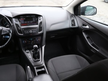 Ford Focus III Kombi Facelifting 1.0 EcoBoost 125KM 2015 Ford Focus 1.0 EcoBoost, Klima, Klimatronic, zdjęcie 7