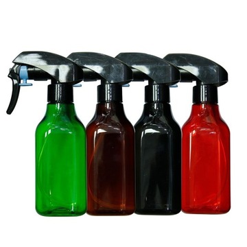 Пустой пластиковый спрей для парикмахерских в распылителе. Парикмахерская черная.