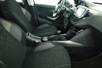 Peugeot 2008 I SUV Facelifting 1.2 PureTech 82KM 2017 Peugeot 2008 1.2 PureTech, Salon Polska, Navi, zdjęcie 6