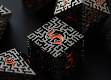 НАБОР «ЛАБИРИНТ СМЕРТИ» ИЗ 7 МЕТАЛЛИЧЕСКИХ КУБИКОВ ДЛЯ РПГ