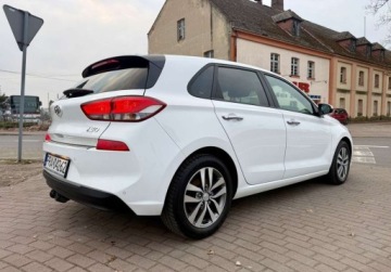 Hyundai i30 II Wagon Facelifting 1.6 CRDi 110KM 2017 Hyundai i30 1.6Crdi 110 PS NAVI Kamera Extra stan 1.6 Diesel 110KM, zdjęcie 28