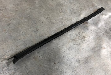 BMW X5 G05 2018 - СКРЕБНАЯ НАКЛАДКА ПЕРЕДНЕГО СТЕКЛА ЛЕВАЯ, ОРИГИНАЛ