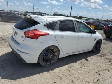 Ford Focus III RS 2.3 EcoBoost 350KM 2017 Ford Focus 2017, 2.3L, 4x4, po gradobiciu 2.3 Benzyna 350KM, zdjęcie 4