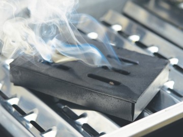 Żeliwna skrzynka do wędzenia na GRILLU GrillPro Wędzarka żeliwna | TRAWAŁA