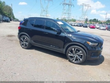 Volvo XC40 Crossover 2.0 T5 247KM 2020 Volvo XC 40 2020 VOLVO XC40 T5 R-DESIGN 2.0 Benzyna 248KM, zdjęcie 1