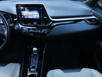 Toyota C-HR I Crossover 1.8 Hybrid 122KM 2018 Toyota C-HR 1.8 Hybrid, Salon Polska, zdjęcie 7