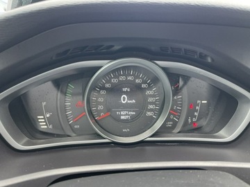 Volvo V40 II Hatchback Facelifting 2.0 D2 120KM 2019 Volvo V40 D2 Momentum Automat Parktronik Skóra, zdjęcie 5