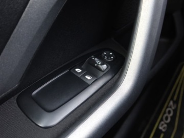 Peugeot 2008 I SUV Facelifting 1.2 PureTech 110KM 2016 Peugeot 2008 1.2 PureTech, Klima, Tempomat, zdjęcie 18