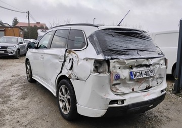 Mitsubishi Outlander III SUV 2.2 DOHC DI-D 150KM 2013 Mitsubishi Outlander 2013r, 2.3 DIESEL 4x4. Uszkodzony tyl i lekko przod., zdjęcie 2