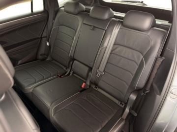 Volkswagen Tiguan Allspace SUV Facelifting 2.0 TSI 245KM 2023 Volkswagen Tiguan Allspace Allspace R-Line 2.0 TSI 245 KM DSG 4Motion Harm, zdjęcie 27