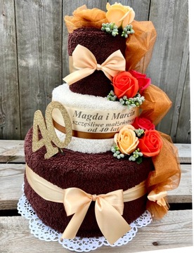 Prezent na Rocznicę Ślubu Tort z 4 Grubych Ręczników Kwiaty Róże Mydlane