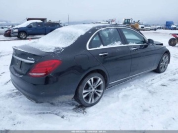 Mercedes Klasa C W205 2016 Mercedes-Benz Klasa C 2016 MERCEDES-BENZ C 300 4MATIC 2.0 Benzyna 241KM, zdjęcie 4