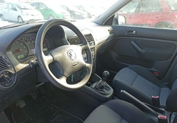 Volkswagen Golf IV Hatchback 1.6 16V 105KM 2002 Volkswagen Golf Volkswagen Golf 1.6 Benzyna 105KM, zdjęcie 5